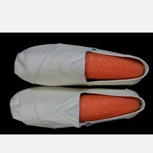 TOMS Men's Classic Canvas Alpargata Slip On Shoes